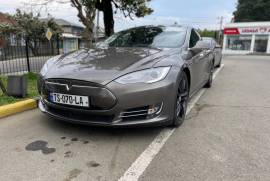 Tesla, Model S