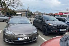 Tesla, Model S