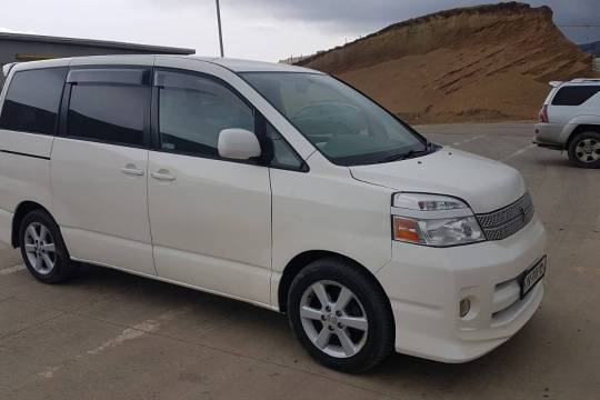 Toyota Voxy 2007